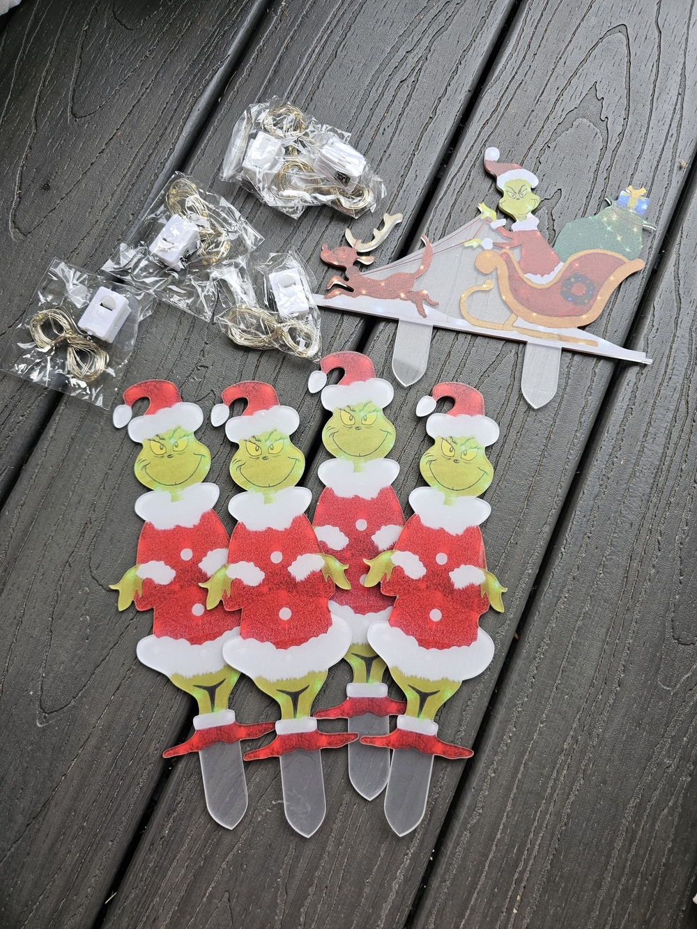 Dr. Seuss The Grinch Acrylic Christmas Plant Pot Stakes & Tabletop Decor (5 Pc)